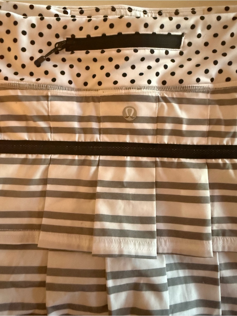lululemon White and Gray Striped Pleated Skirt size 8